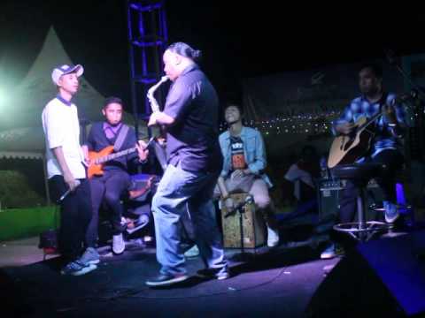 Enggo Lari by D'Clodz (Nicky Manuputty and Friends)