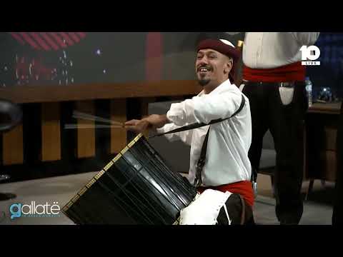 Performanca me tupana nga Val Bajrami me grupin