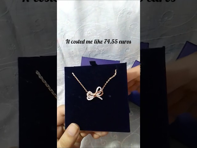 Vídeo relacionado con Swarovski Collar Lifelong Bow, Lazo, Blanco, Combinación de acabados metálicos