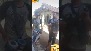 Download lagu PENGAMEN VIRAL YANG SELALU MEMBAWAKAN LAGU PANTUN MADURA LUCU mp3