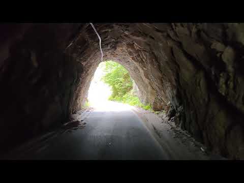 Coborâre cu bicicletele spre Lunca Cernii de Jos