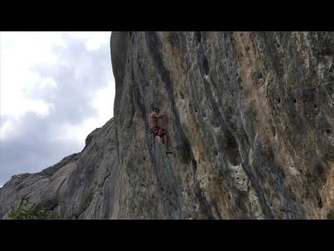 Privilège du Serpent (7c+/5.13a)- Céüse, France