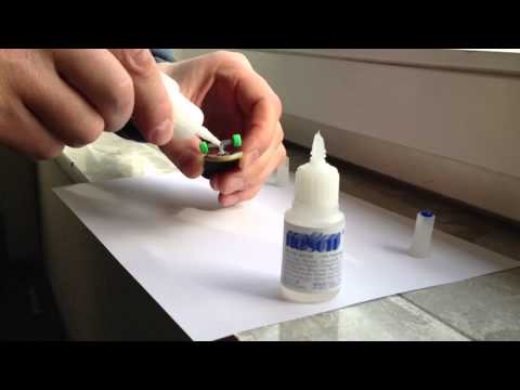 Industrieklebstoff Hosch, Spielzeug reparieren