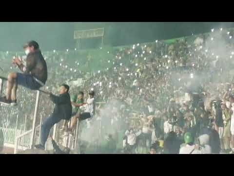 "Hinchada Oriente Petrolero vs bolivar 2022" Barra: Los de Siempre &bull; Club: Oriente Petrolero &bull; País: Bolívia