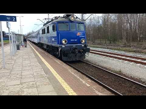13.04.2023 TLK54100 DOKER Relacji Gdynia Główna - Katowice wjeżdźa w stację Sosnowiec Południowy.