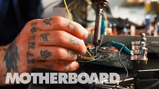 Peaking Lights and the Sound of Recycled Electronics: Sound Builders