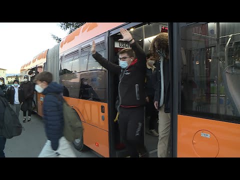 E' suonata la campanella anche alle superiori: rientro in classe per la metà degli studenti