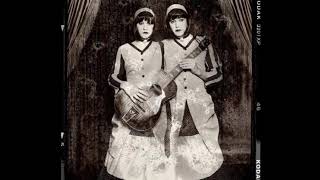 (Elephant Elephant Bonus CD) Evelyn Evelyn Theme