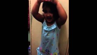 Jewel singing Twinkle Twinkle Little Star