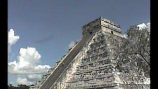 preview picture of video 'Chichen Itza Pyramid - The Mayan Ruins - Yucatan, Mexico - January, 2006'