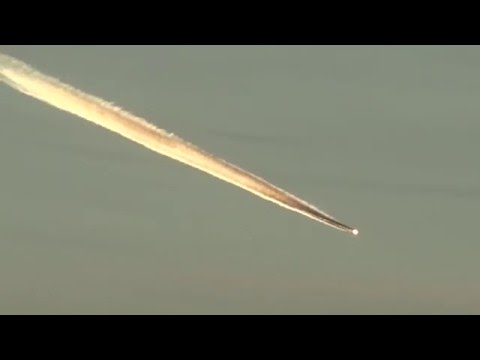 Fireball in the sky Stockholm Sweden 2015-12-14 Meteor trail? Jet stream? 2015 Meteorite Burn