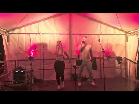 Die Liebe gewinnt - Neonlicht im Rosengarten Mainz Weinfest