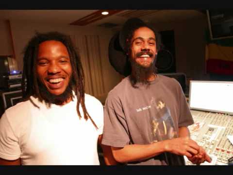 download lagu mp3 mp4 Snoop Dogg Traffic Jam, download lagu Snoop Dogg Traffic Jam gratis, unduh video klip Snoop Dogg Traffic Jam
