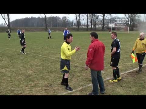 Kopnął się w głowę (1:32) LKS Samborowice - Buk Rudy