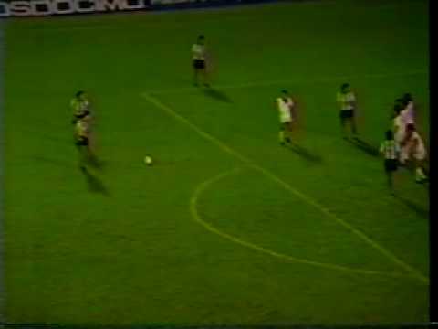 1990 - Tostão cobrando falta é covardia !