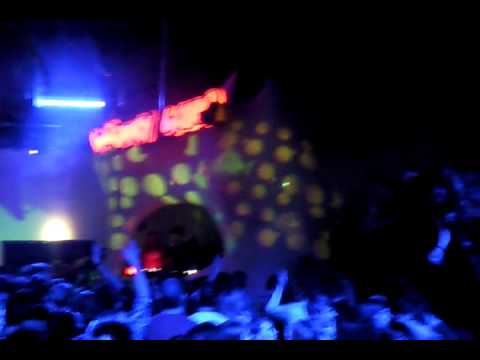 Golden Toys - Wake Up (Maxcherry Remix) @ Bootshaus, Cologne 15.01.11