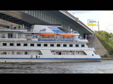 Bridge of Excitement: Igor Stravinsky's Return Cruise