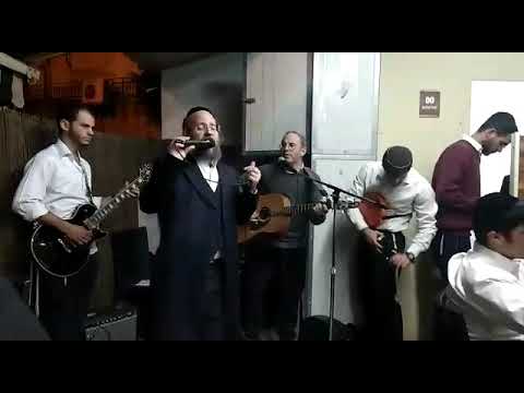 הזמר "יצחק רייס" בקומזיץ "ליל שישי" עם הגיטריסט  הענק "מני קליין" התותח וחבורתו...היה אש