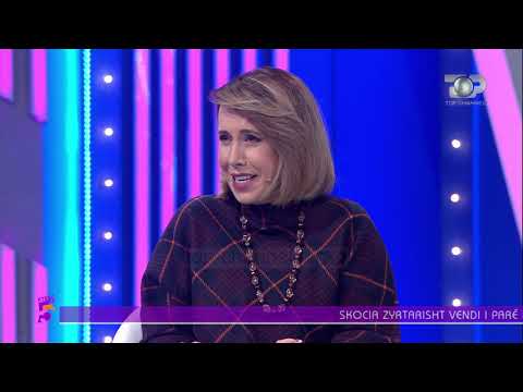 Mësoje vajzën të vendosë pecetat menstruale, momenti i sikletshëm për moderatoren