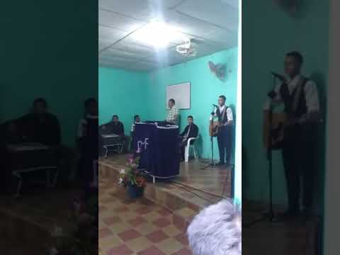 Bryan Manzano cantando Te alabaré