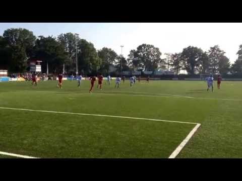 Kolderiek moment in de slotfase. Speler van @Purmersteijn schiet voor een leeg doel naast