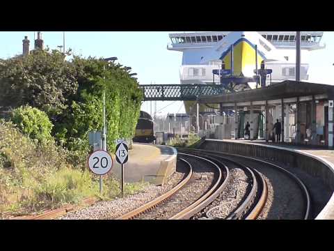 37706 At Newhaven Harbour And Town Working 0Q37 - 20/09/15