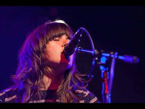 Courtney Barnett - Out Of The Woodwork (Live on KEXP)