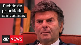 Fux exonera secretário do STF após pedido de reserva de vacinas contra a Covid-19