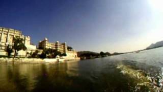 preview picture of video 'Udaipur Lake & Fateh Prakesh Palace Hotel.mpg'