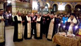 VIDEO FOTO - Moment emoţionat în Catedrala din Sibiu; aproape 100 de sibieni îndureraţi la slujba pentru victimele "Colectiv" 2 video