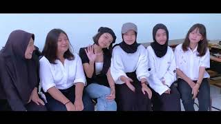 Download lagu XII MM-1 SMK GIKI 1 Surabaya 2021/2022 photo sesion 🔥 mp3