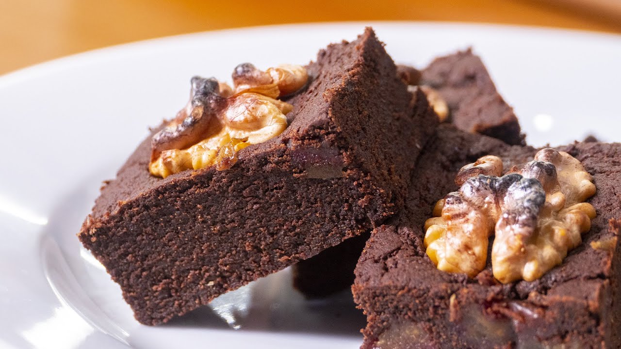 Как сделать сладкое полезным. Шоколадный Брауни, мороженое, финики и грецкий орех