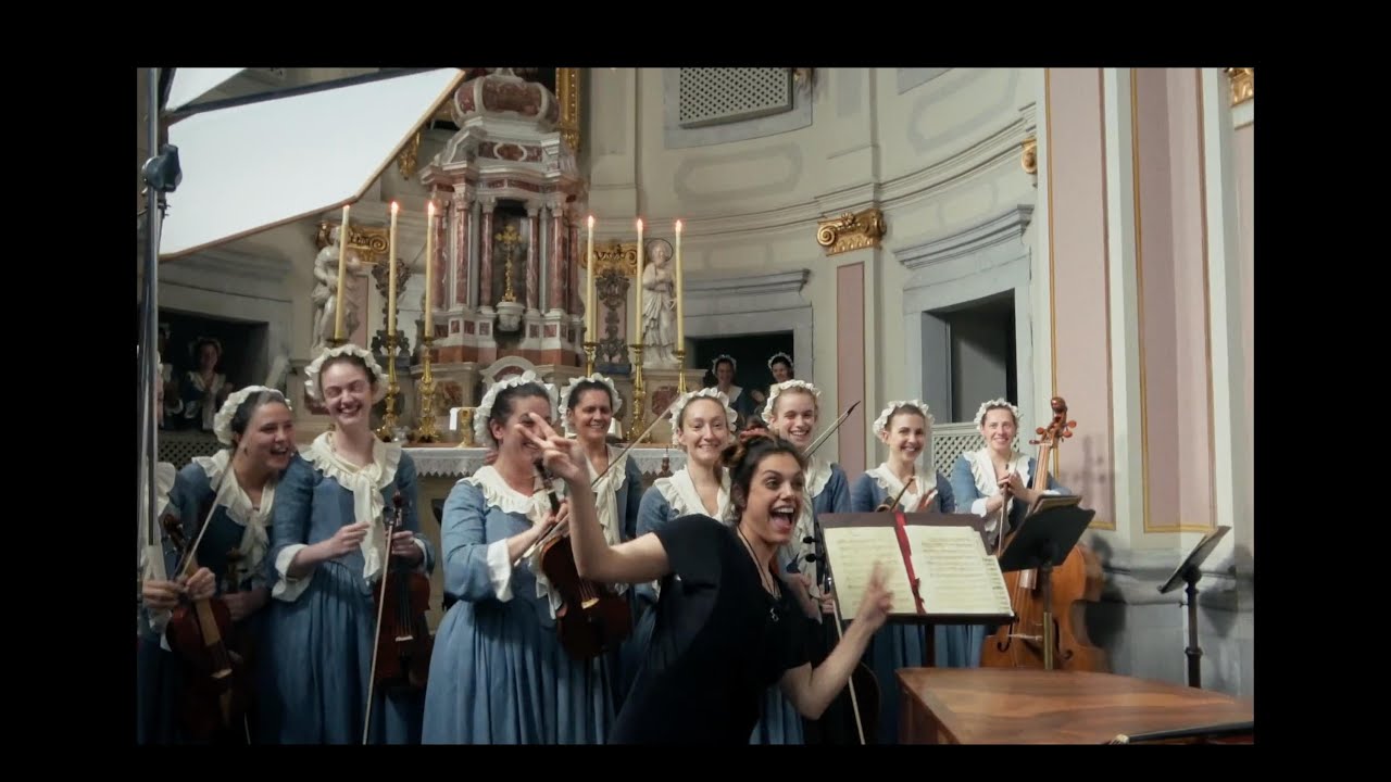 GLORIA! - [Official Backstage]