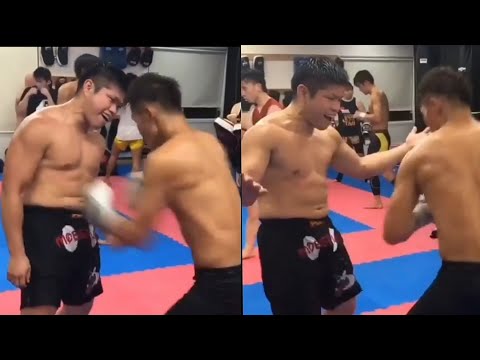 Údery a kolená na telo prijal s úsmevom