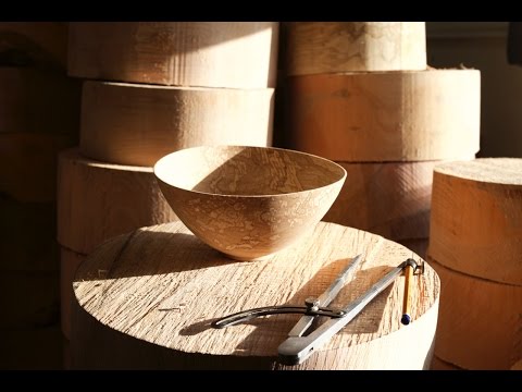 Glenn Lucas woodturning a thin wall bowl.