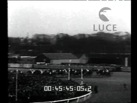 Aintree, Inghilterra. La tradizionale corsa ad ostacoli per il "Grand National" vinta da Forbra