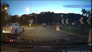 車CAM直擊 - 中港Teslun GLC 唔睇車直入迴旋處 差啲炒