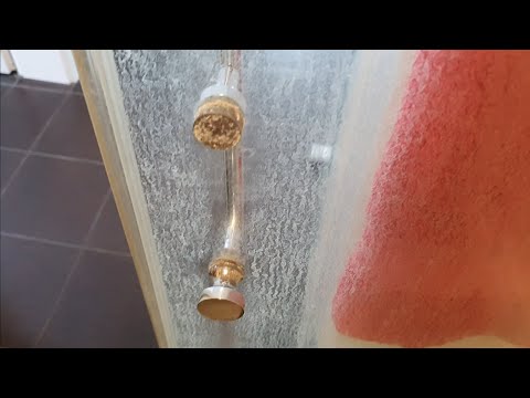 Extrem verkalkte Duschkabine reinigen & versiegeln - Duschtüren aus Glas