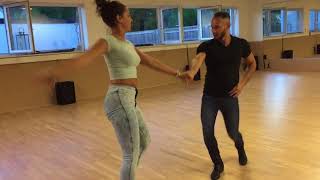 Emi y Alara | Grupo Extra - Y Que Paso