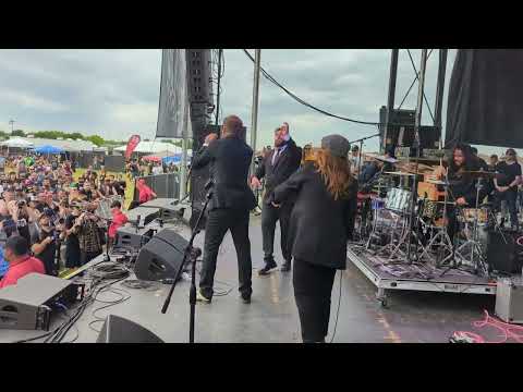 Codefendants feat Stacey Dee - Desaster Scenes live @ the final NOFX Show in Austin, 22/04/23