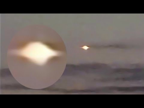 Two diamond-shaped UFOs changed shape in the skies over Seattle, Washington
