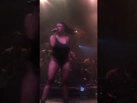 Mahalia & Hamzaa - Regular people (live)