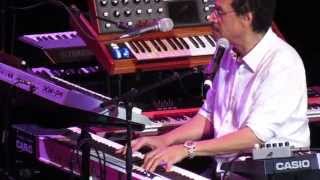 Earth, Wind &amp; Fire&#39;s Larry Dunn - Love&#39;s Holiday Live in Concert