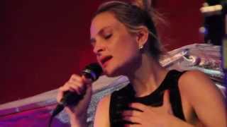 Nicole - Lagrimas de Sal @ Bal le Duc (04/12/2014)