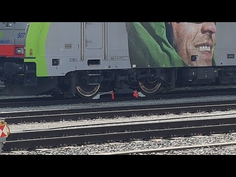 Re 486 507 the locomotive wheel chock was not removed