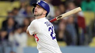 King Tuck leads the Dodgers ???? Kyle Tucker dunks the go-ahead hit in the 8th! | MLB Highlights