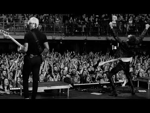 Video thumbnail for LANGUAGE INTERLUDE - SWEET CAROLINE (LIVE FROM THE MGM MUSIC HALL AT FENWAY PARK)