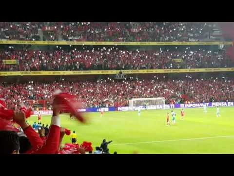 "Toluca vs Santos 2017. Toda la afición es la hinchada." Barra: La Perra Brava • Club: Toluca