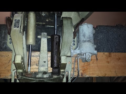 A Look At A Vintage Power Tilt Unit (Johnson & Evinrude)