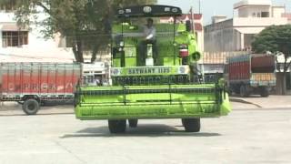 preview picture of video 'Self Harvester Combine - Satwant Agro Engineers Bhawanigarh'